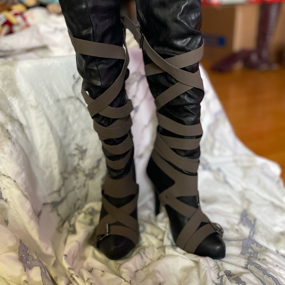 black knee high heeled boots